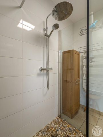 31G101494-242afd01367442baacf59a3b87d33af6