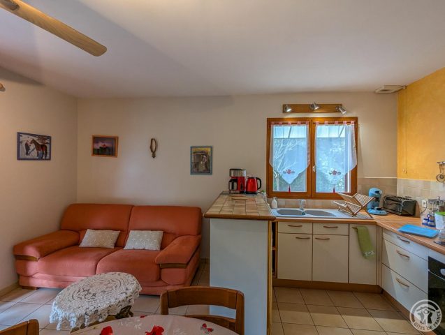 31G101494-f96b6a4c9cd74deea9d444dab9126807