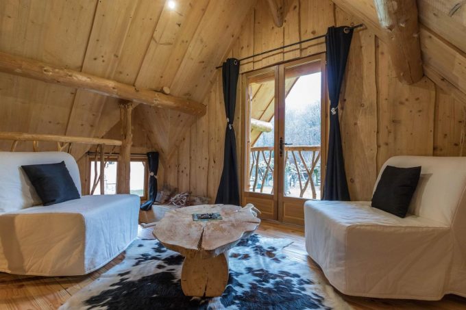 31G101497-8d6e1c4e97ad45ec948db23bb3d887d8