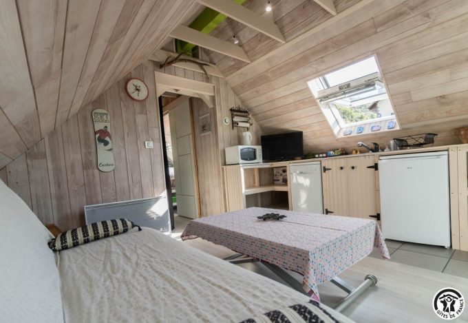 31G101499-6c7ab25d6caa4a40a51a48853b3340b2