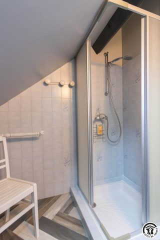 31G101500-daba90f605d342d089038c39527b8e16