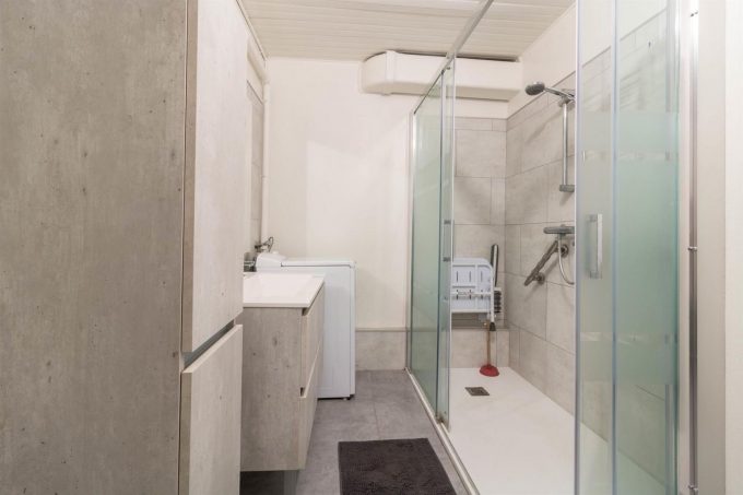 31G101501-fdfbfc26f86044a7ba6fcd07fc6de489