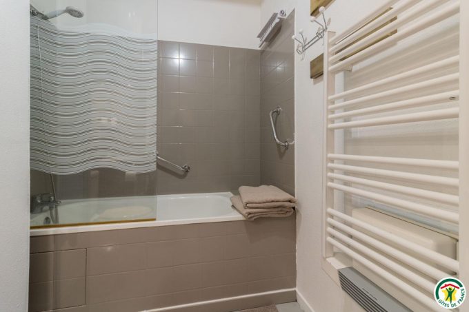 31G101513-27d12c1825374edbadc8fde148ca69a5