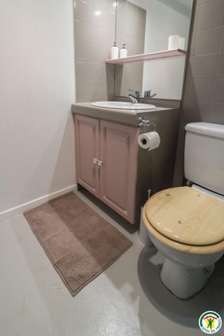 31G101513-4ac1ddd086c64765a50a2354c6401bb6