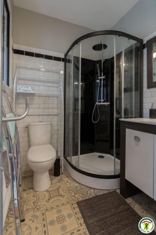 31G101527-116eaac0e78440e8a3562213c6e64434