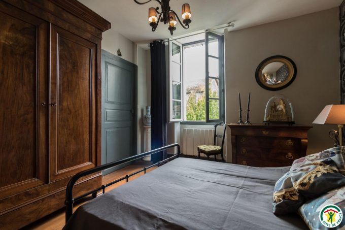 31G101527-1448fcc0757447d7915e18eccc887b11