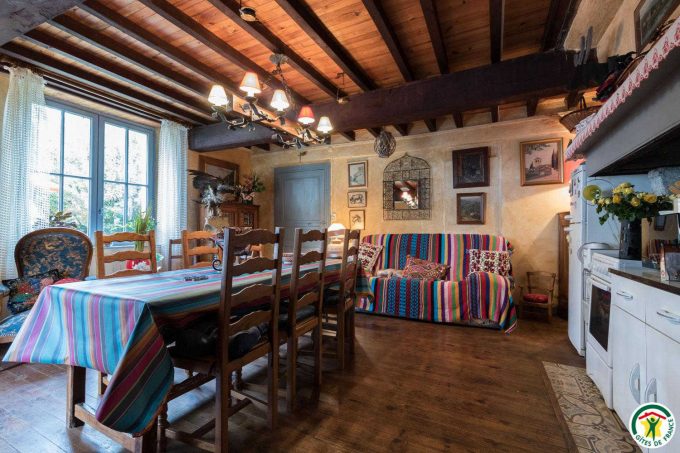 31G101527-6599ae44852f40f7a4232275d04f364a