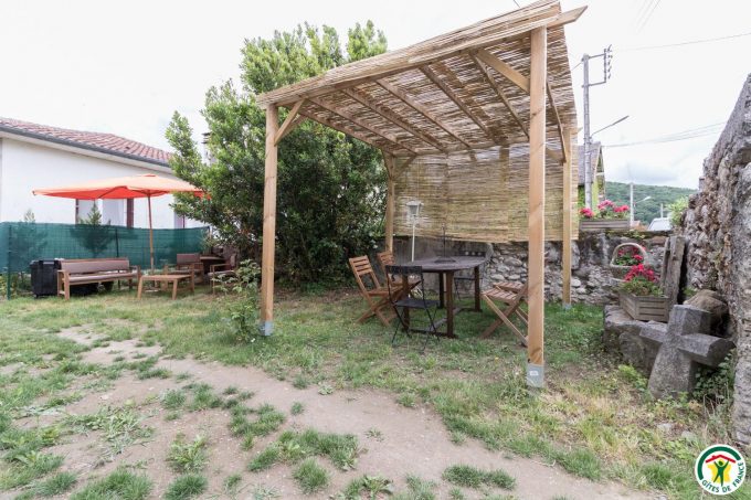 31G101527-c15c208d8f1e4c539ee7cfc3f895bd7d