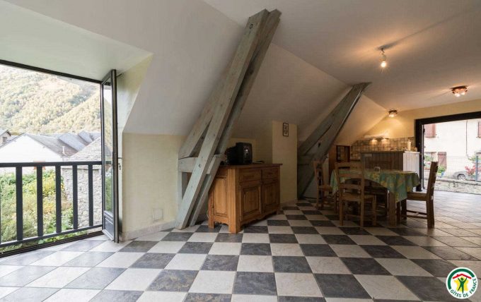 31G101540-1497f5fa9b7a4813a0e48d3d2cae7f45