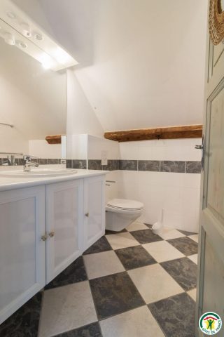 31G101540-6fc670b53efb425bb7a3b8494eb1fdae