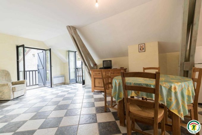 31G101540-bd94f900b3f349039842a4534fd2f3f4