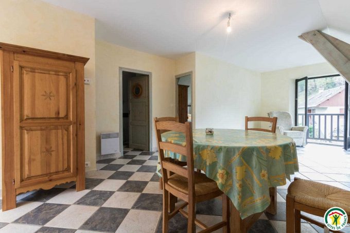 31G101540-bf20fecaa1984487bbd65a65e2fd8c70