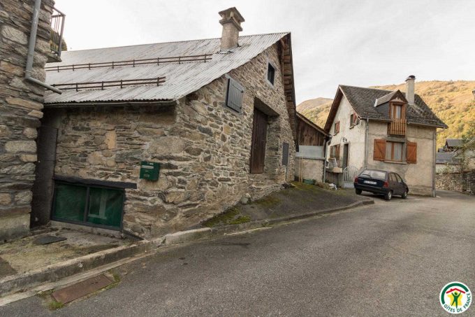 31G101540-d5e97bf48d1748d78df3d6da579fa423