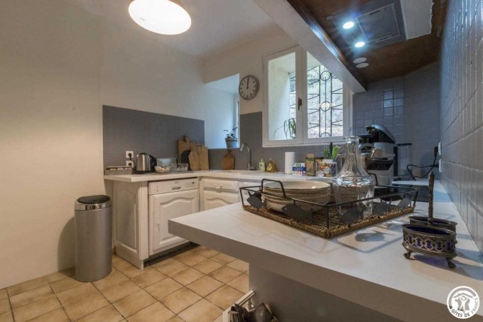 31G101543-12a07524cbf24e9c8d80a40a818c68a2