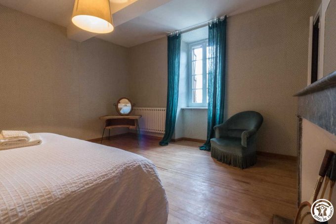 31G101543-176d700fe0d14a3fa102246a2f4e8cd8