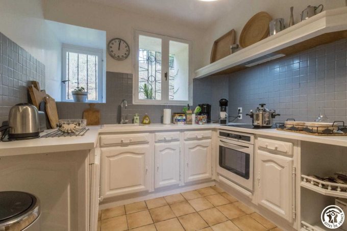 31G101543-4d6437b34ad643a1a754bb96c25fe58c