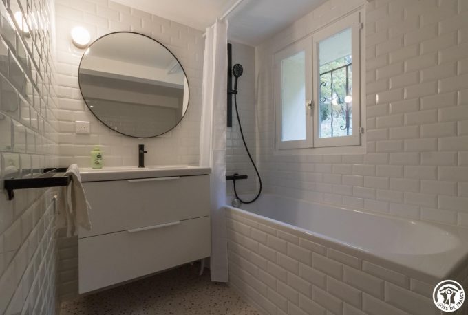 31G101543-beb0b3c60e524be3ba09959ef268c6d3