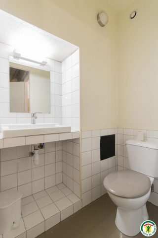 31G101566-19fe790dba85419b8657e4491794a3e5