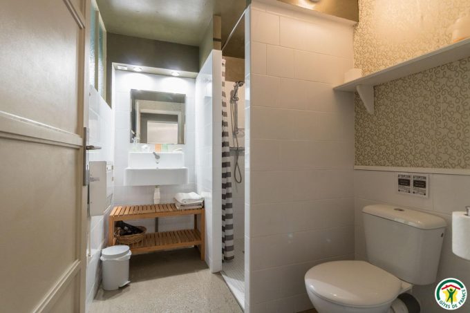 31G101566-9434e15487ab4cdeaf25480feeae9a6b