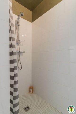 31G101566-a965bf8f0a654c0dbeeefba0af1b874a