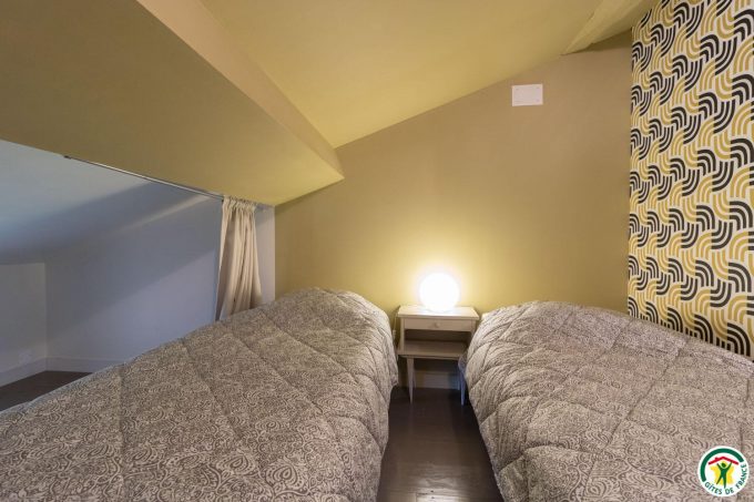 31G101566-e4ef1807171f4255bc2650a4d4b72ed5