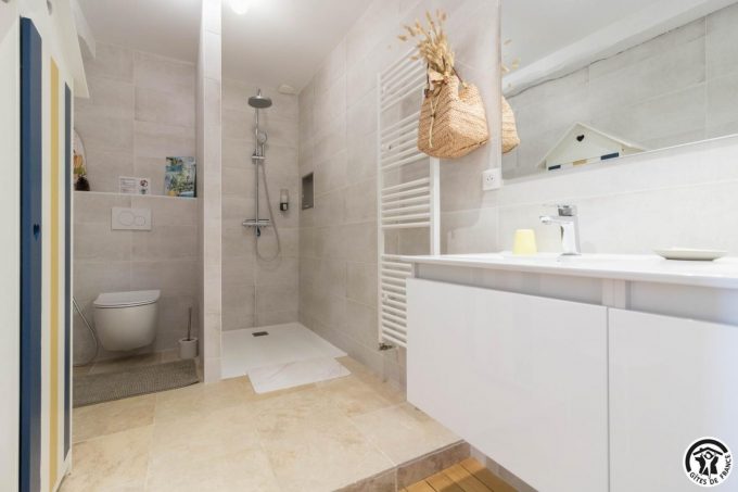 31G101569-780e670f8d1b4943badb9144fbb65249