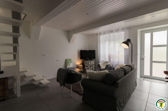 31G101580-02e2637e42db40f2a32e19a251527af6