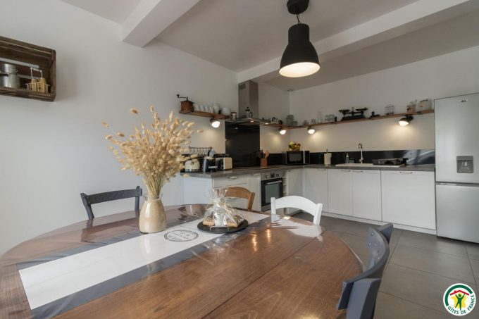 31G101580-3966391a75d04134bbb1350a7791d8aa