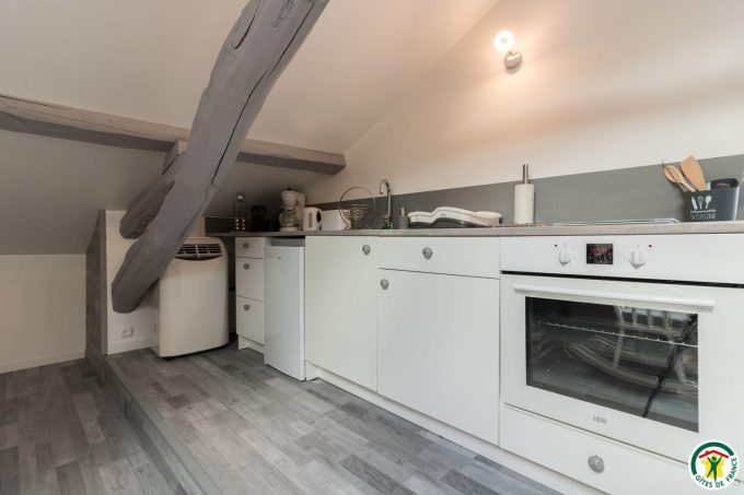 31G101580-5c0c4313555e4b4b803888bc4dce89e7