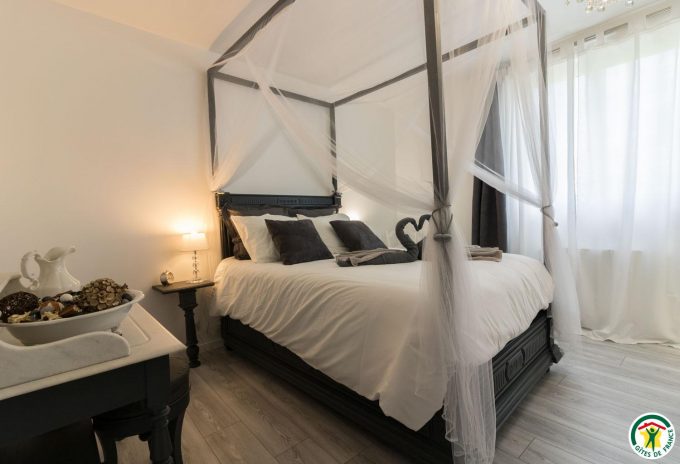 31G101580-7d552980b5614007b5974f8250aed4ab