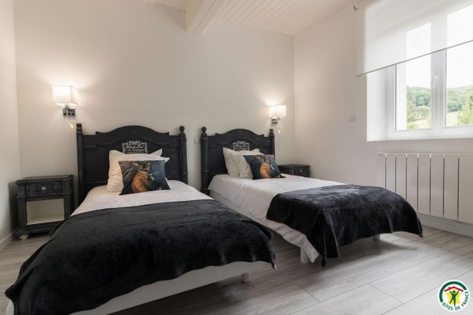 31G101580-8c90f521590549fc9ba40f08ae85d6e4