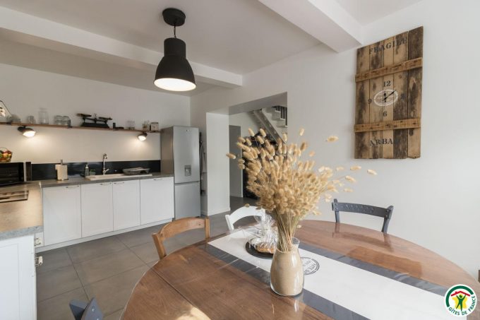 31G101580-ad6ebad81afc469ba57bab3966d34da1