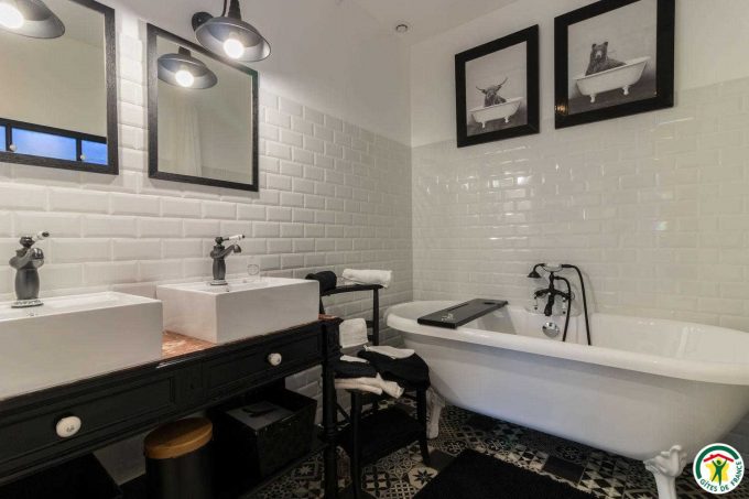 31G101580-b381f18a640644e1b098de6ebbc72f78