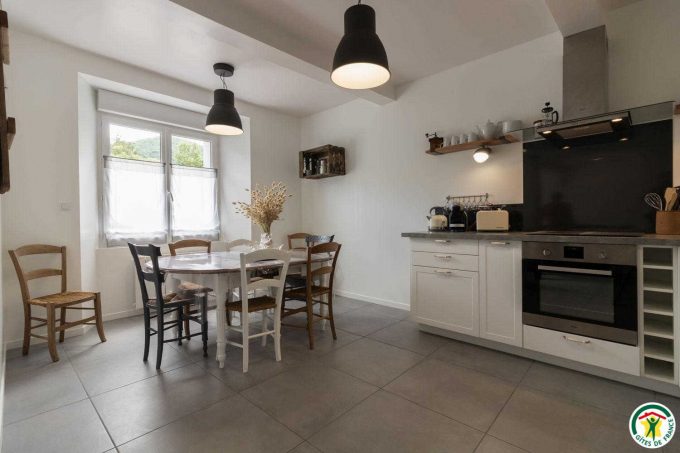 31G101580-c0204985ef5a44b084e6d2ab155275fc