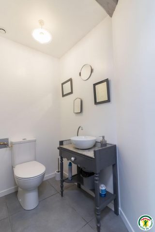 31G101580-c6d3cbd19788490d9b1d4578047df1b8