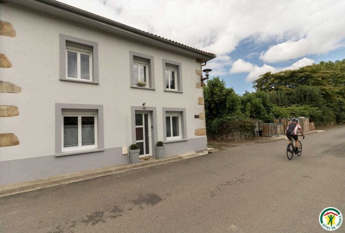 31G101580-d227a13fb6624ea18bc00e08a3a793b4