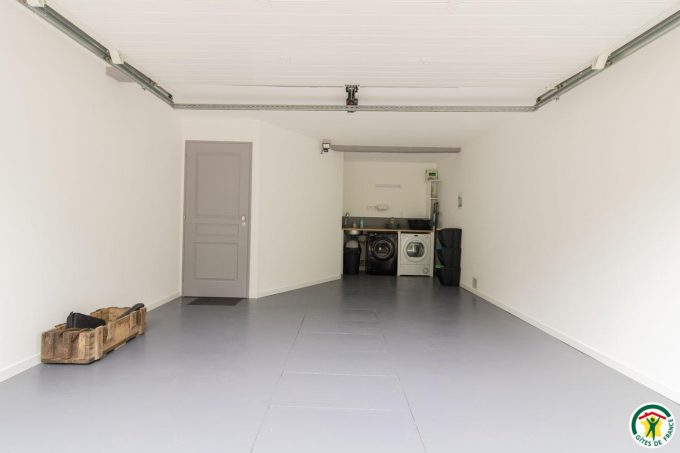 31G101580-e2495cf9ac7e400fb7752b957cd423d1