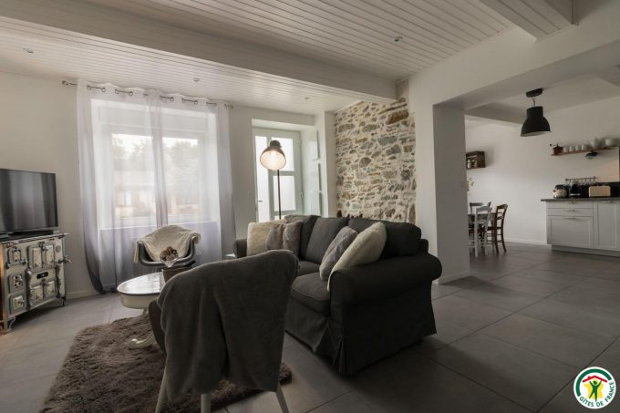 31G101580-e4791cee50754effbecbf5a5f161cf85