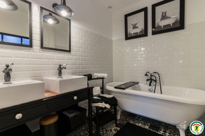 31G101580-f68a3643091f4d699729b1d48be9ffdd