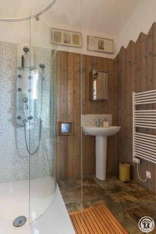 31G101586-c38f8d178a154cdfa4edf58f1495ef35