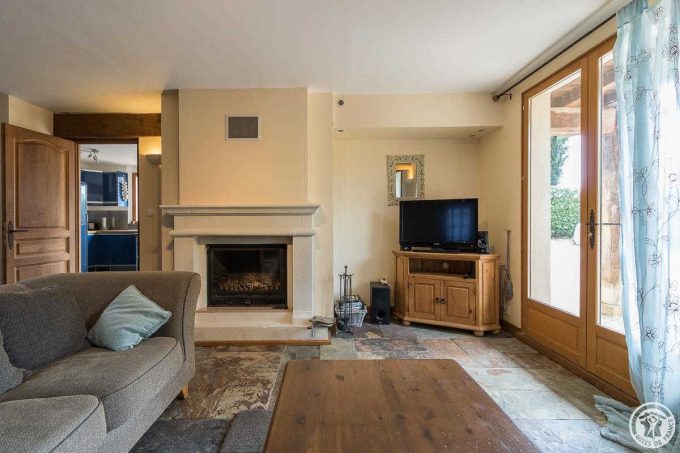 31G101586-f47fc3bdd38e43faa892ae3a524322aa