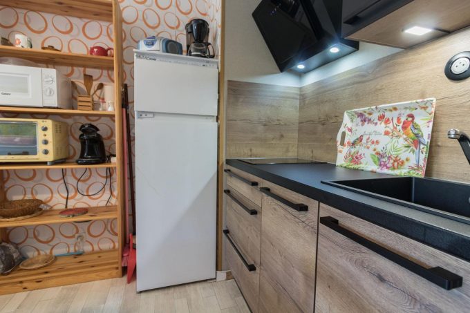 31G101588-1728209f35dd4b96bbaf31de5fb1d032