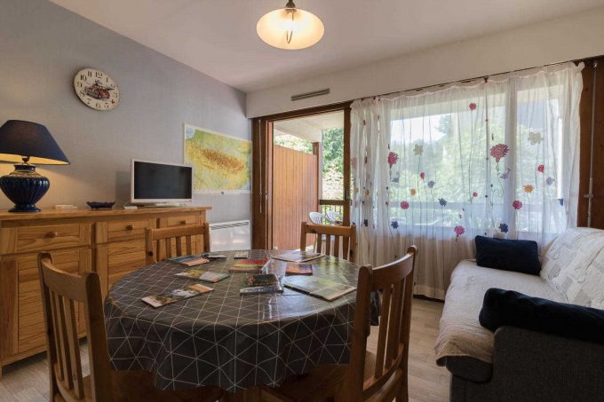 31G101588-38c8836458ef4f0bad424abcdff19f0d