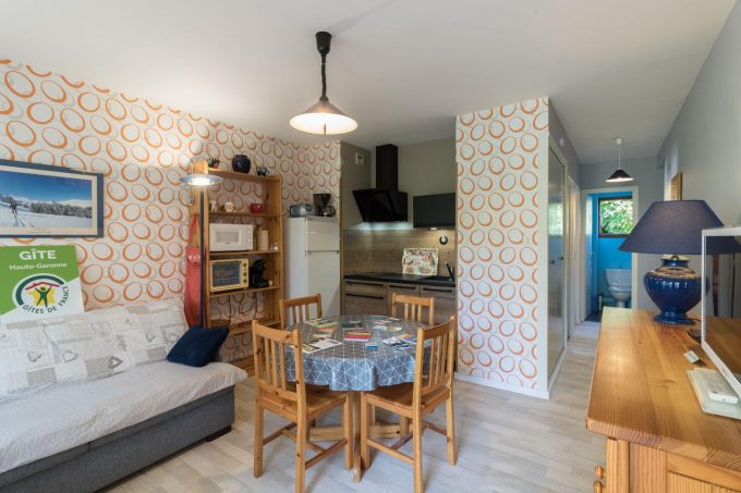 31G101588-4410ca86d38e4c7483da87a1202fd780