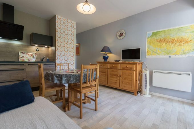 31G101588-47041d30a0c3462e987ba17bff3ae2a2