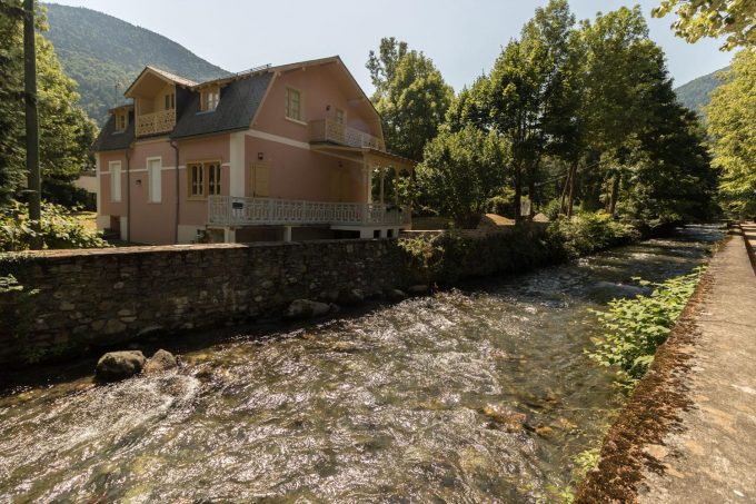 31G101588-6120b172f53648cb8014bb40b8629fff