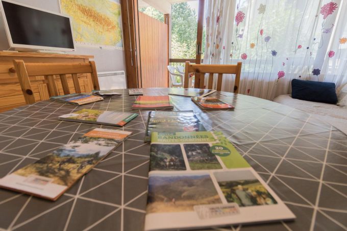 31G101588-7929bd3995774f50a9135459eb3abc7d