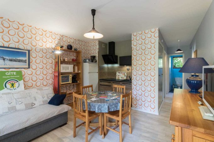 31G101588-ecc4e36260864cd6bdf5c875dc8a80ed