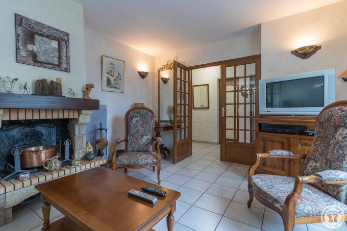 31G101589-3cdac8eb1c274e8dbc1062cb0a5c69c1