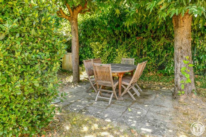 31G101589-3e1bca7b8ae744eaa9921ad336dd749a